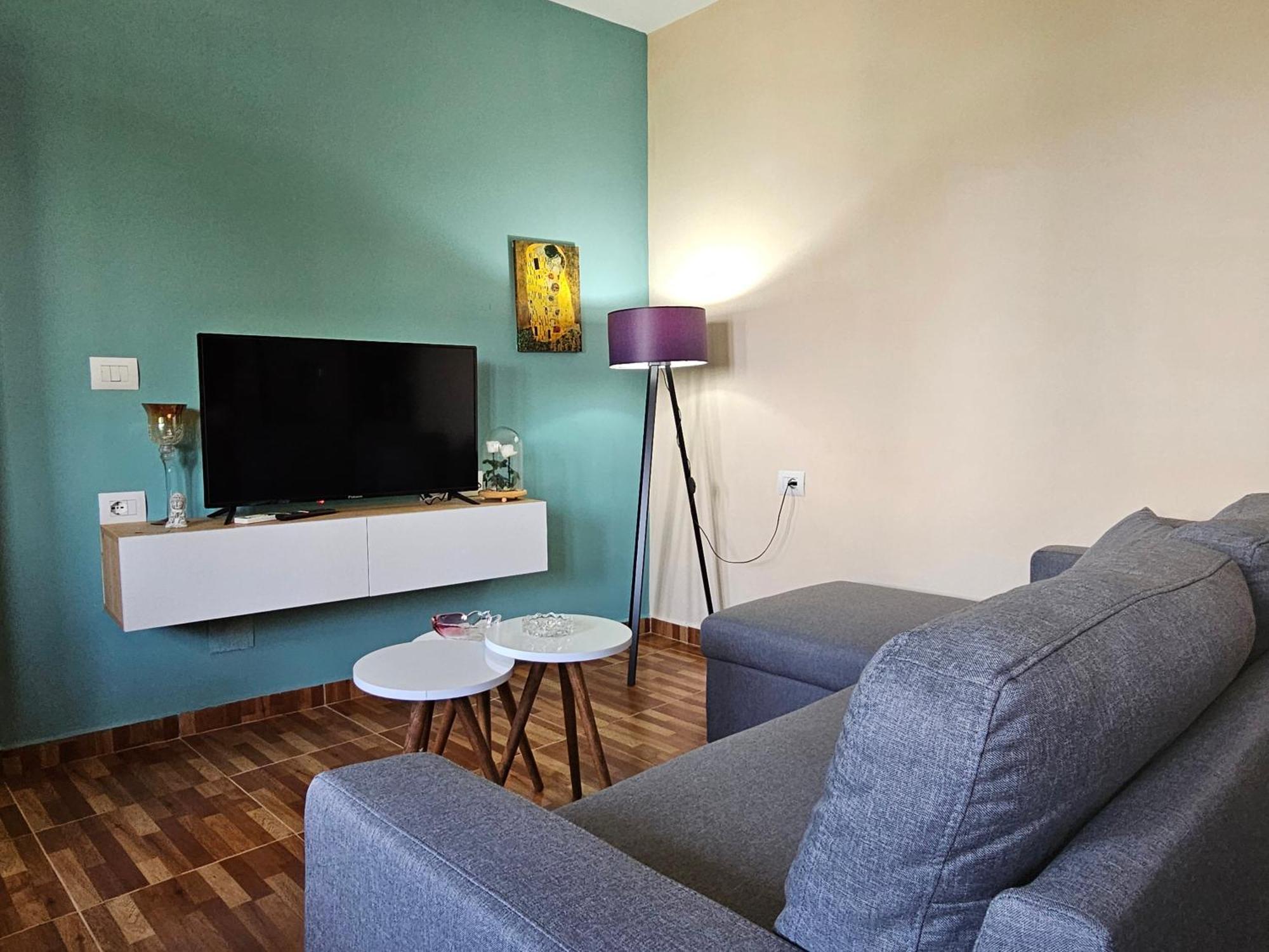 Lemon Garden Apartment-Hot Tub Jacuzzi Gjirokaster Ngoại thất bức ảnh